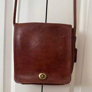 Vintage Brown Leather Coach Purse 0337-245 with Gold Hardware Crossbody